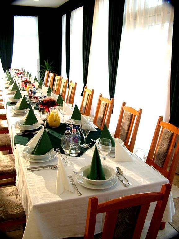 Pontis Hotel Biatorbágy Eksteriør billede