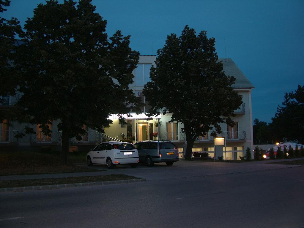 Pontis Hotel Biatorbágy Eksteriør billede