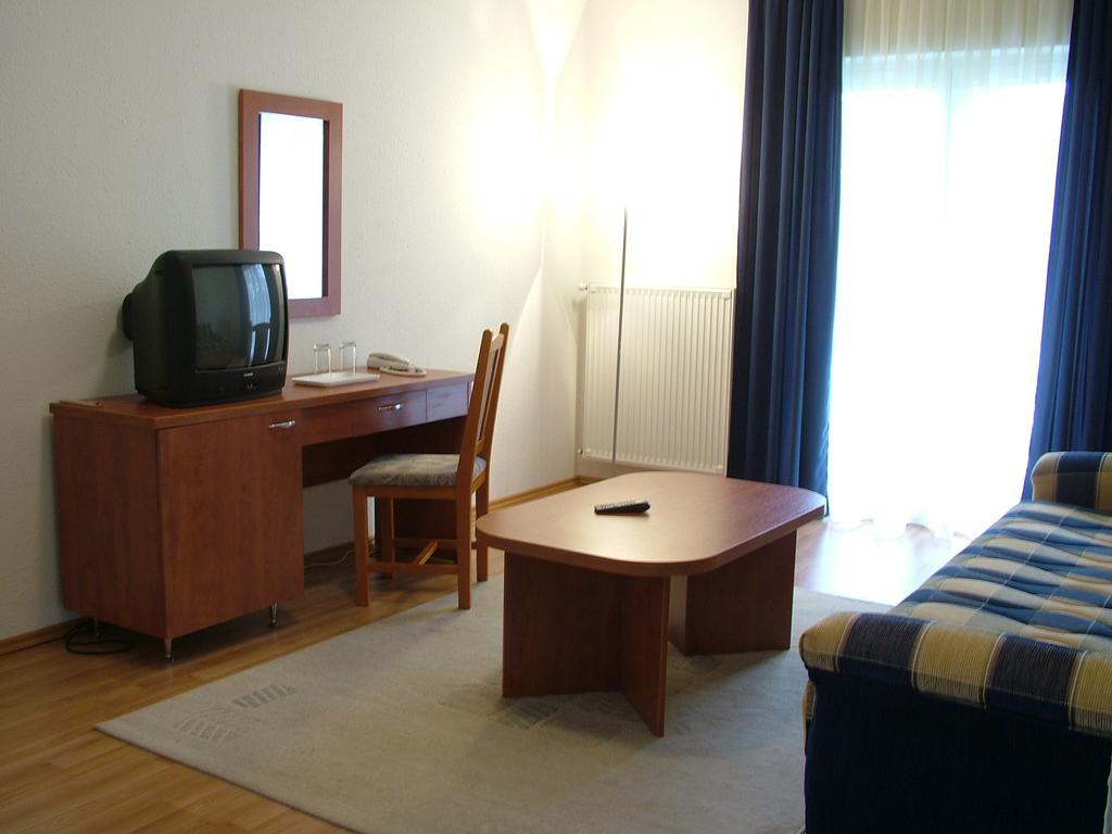 Pontis Hotel Biatorbágy Værelse billede