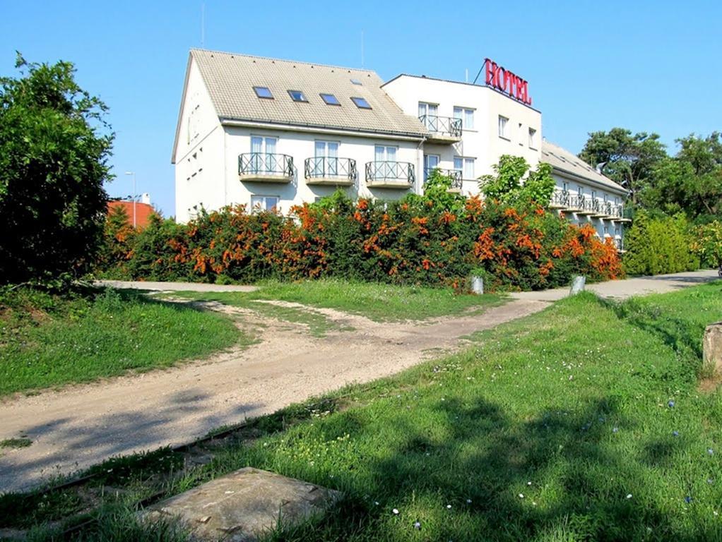 Pontis Hotel Biatorbágy Eksteriør billede