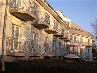 Pontis Hotel Biatorbágy Eksteriør billede